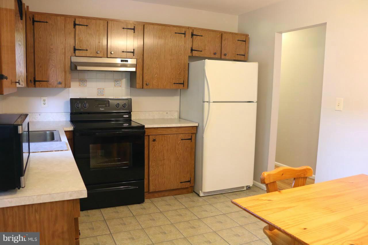 1905 Hawthorne Road Edgewood, MD 21040 - Photo 8 of 15 Kitchen with New Stove
