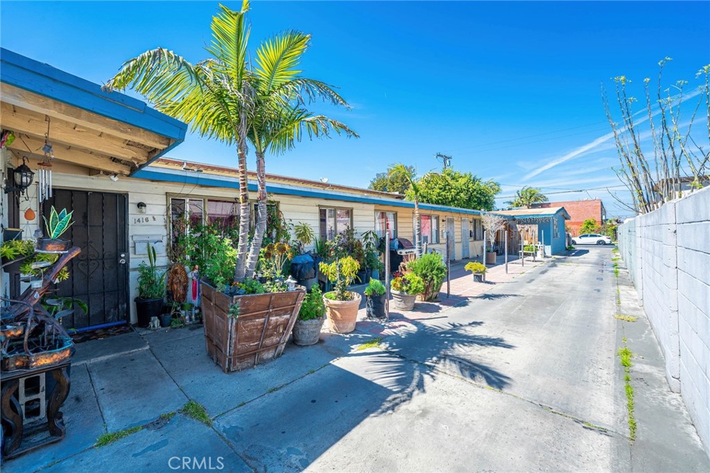 1414 West 224th Street Torrance, CA 90501 - Photo 3 of 12 a backyard of a house with seating space