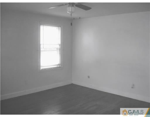400 Bound Brook Road Middlesex, NJ 08846 - Photo 8 of 11 an empty room with a window