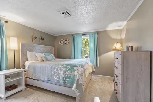 $749,000 | 32 Main Street, Kingston, NH 03848