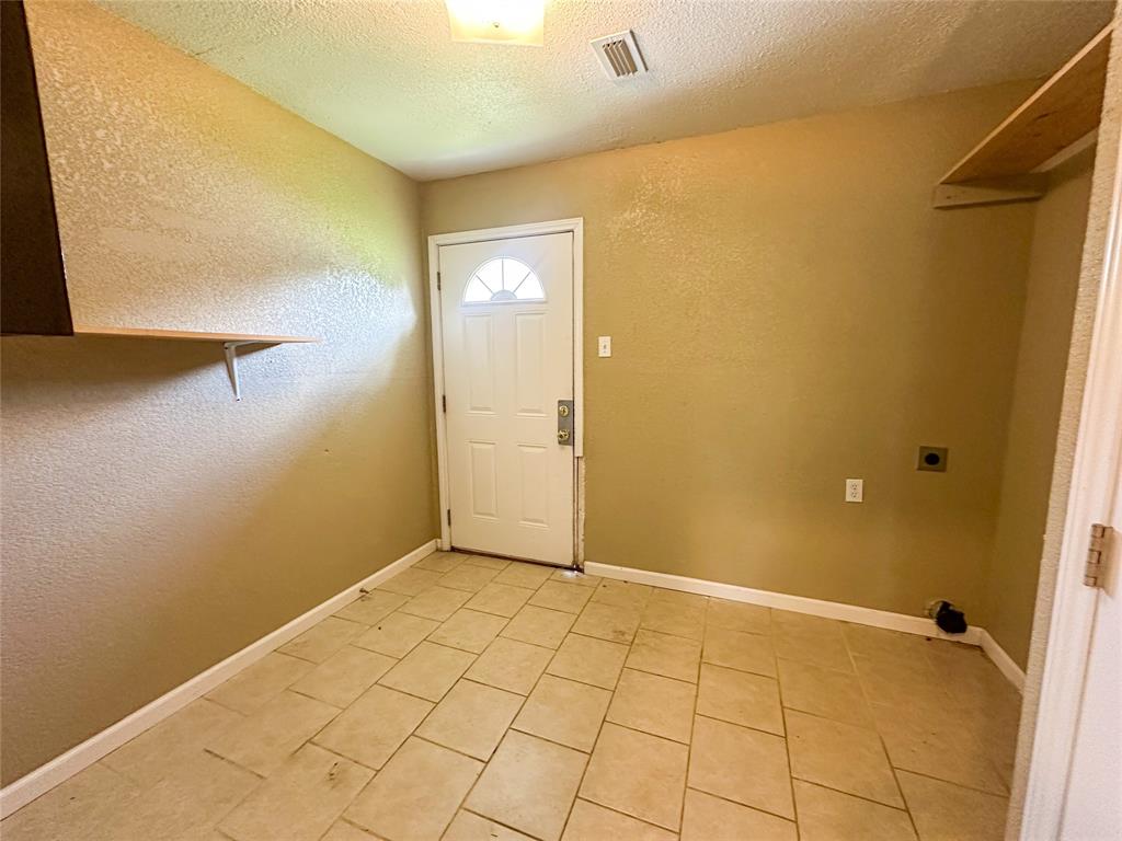 943 North Border Street Cleburne, TX 76031 - Photo 12 of 14