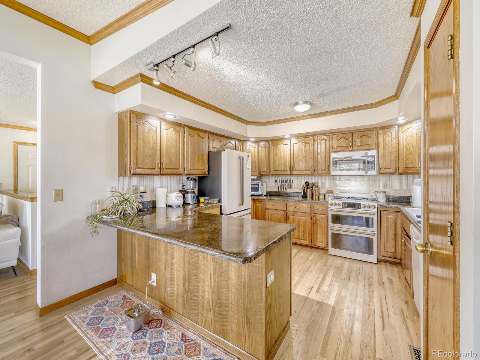 32020 Robinson Hill Road Golden, CO 80403 - Photo 11 of 28 a kitchen with stainless steel appliances granite countertop a sink stove and refrigerator