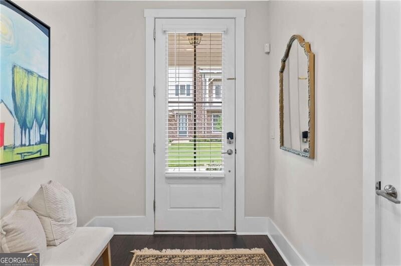 2058 Cortland Road Alpharetta, GA 30004 - Photo 4 of 31