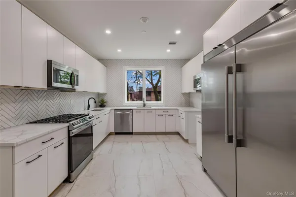 $979,000 | 17 Union Road, Unit 208, Spring Valley, NY 10977