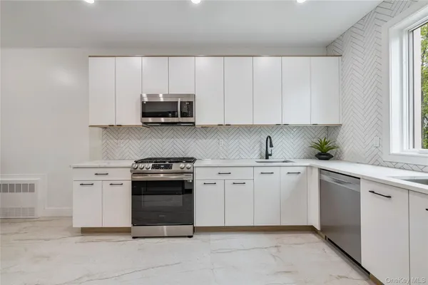 $979,000 | 17 Union Road, Unit 208, Spring Valley, NY 10977