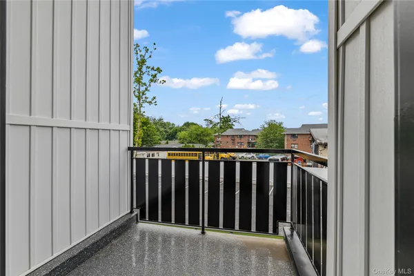 $979,000 | 17 Union Road, Unit 208, Spring Valley, NY 10977
