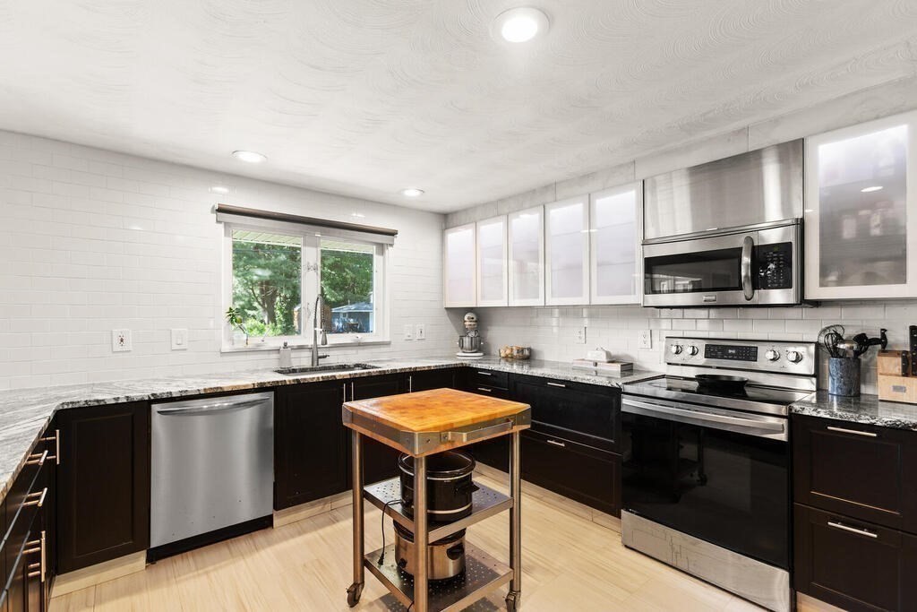 47 Joseph Road Framingham, MA 01701 - Photo 2 of 30