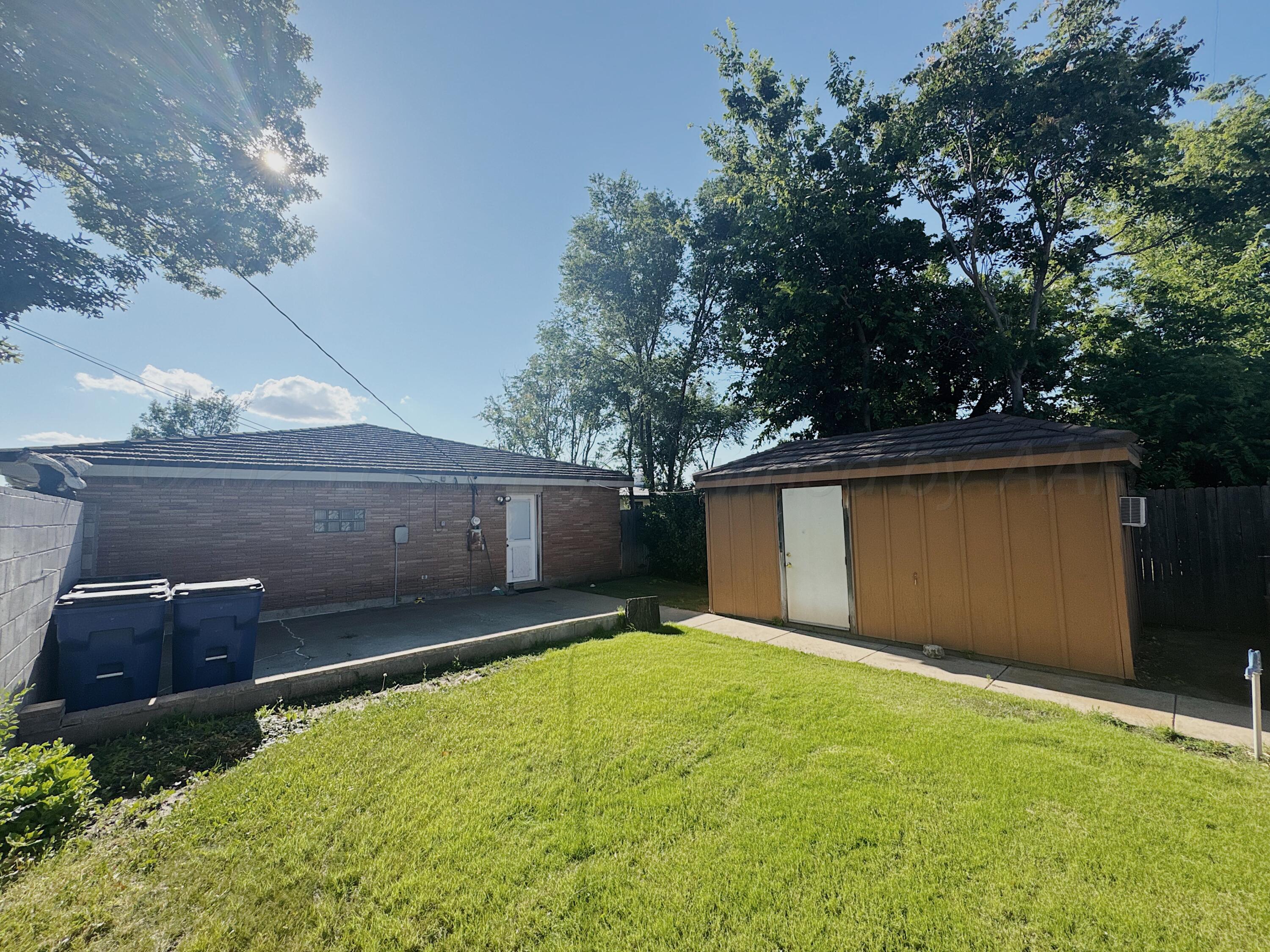 1421 South Fordham Street Perryton, TX 79070 - Photo 19 of 20 a backyard of a house with lots of green space