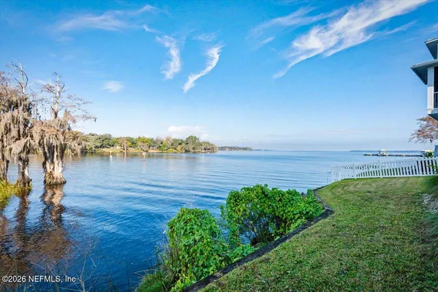 a picture of a city with a lake view
