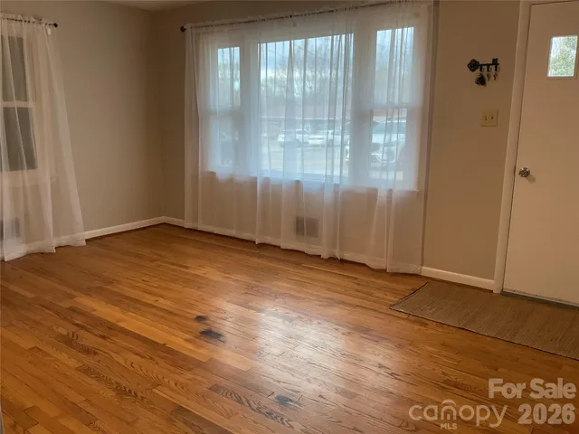 $195,000 | 2132 14th Ave Drive Northeast, Hickory, NC 28601