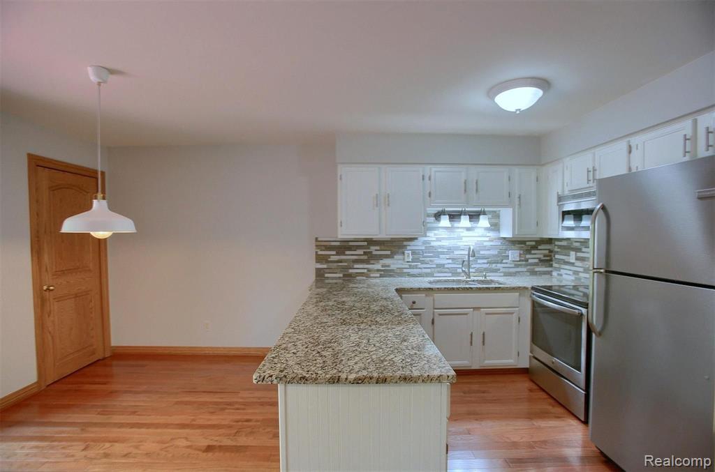 2403 Rochelle Park Drive Rochester Hills, MI 48309 - Photo 11 of 30
