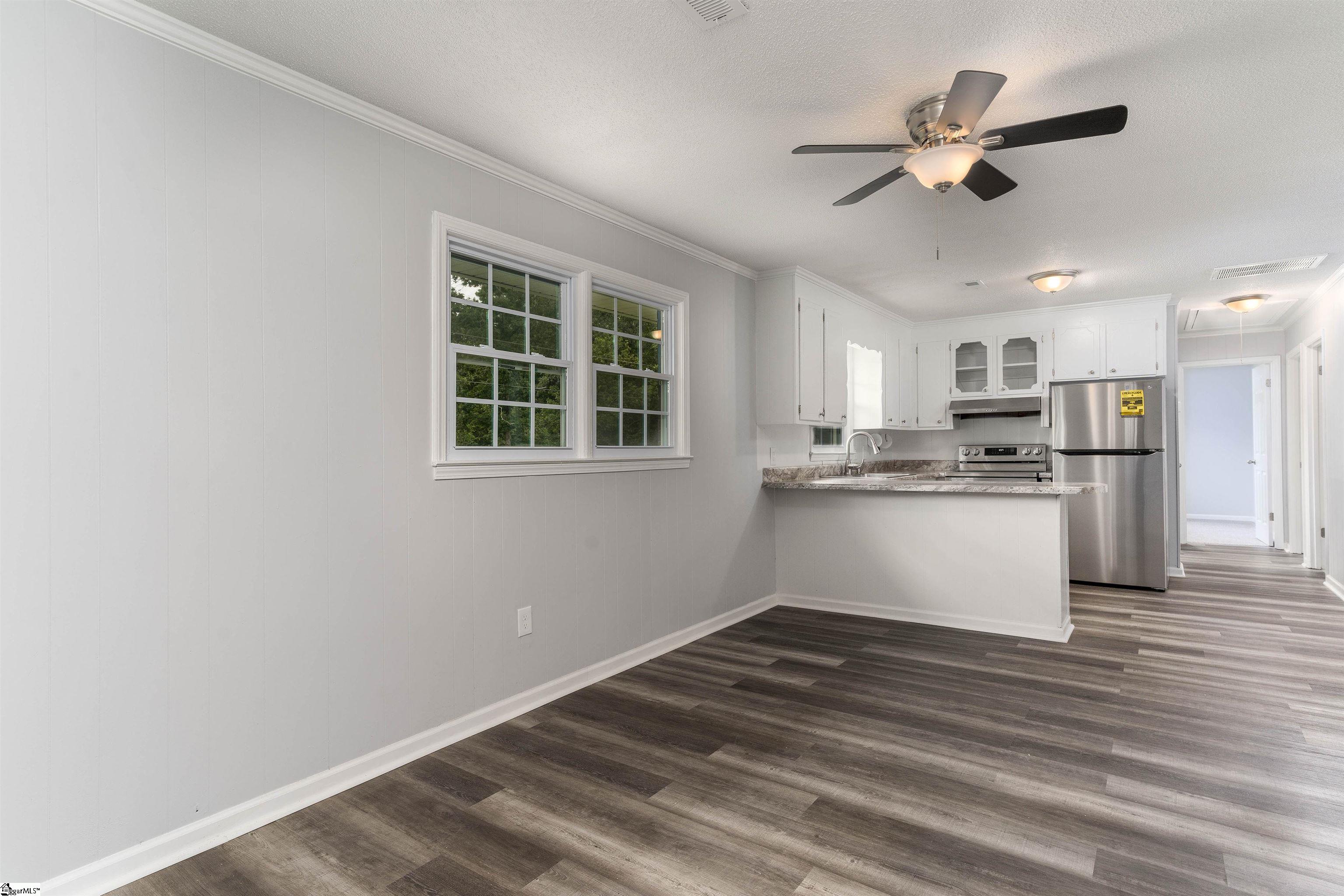 1095 Mountain Springs Road Anderson, SC 29621 - Photo 4 of 26