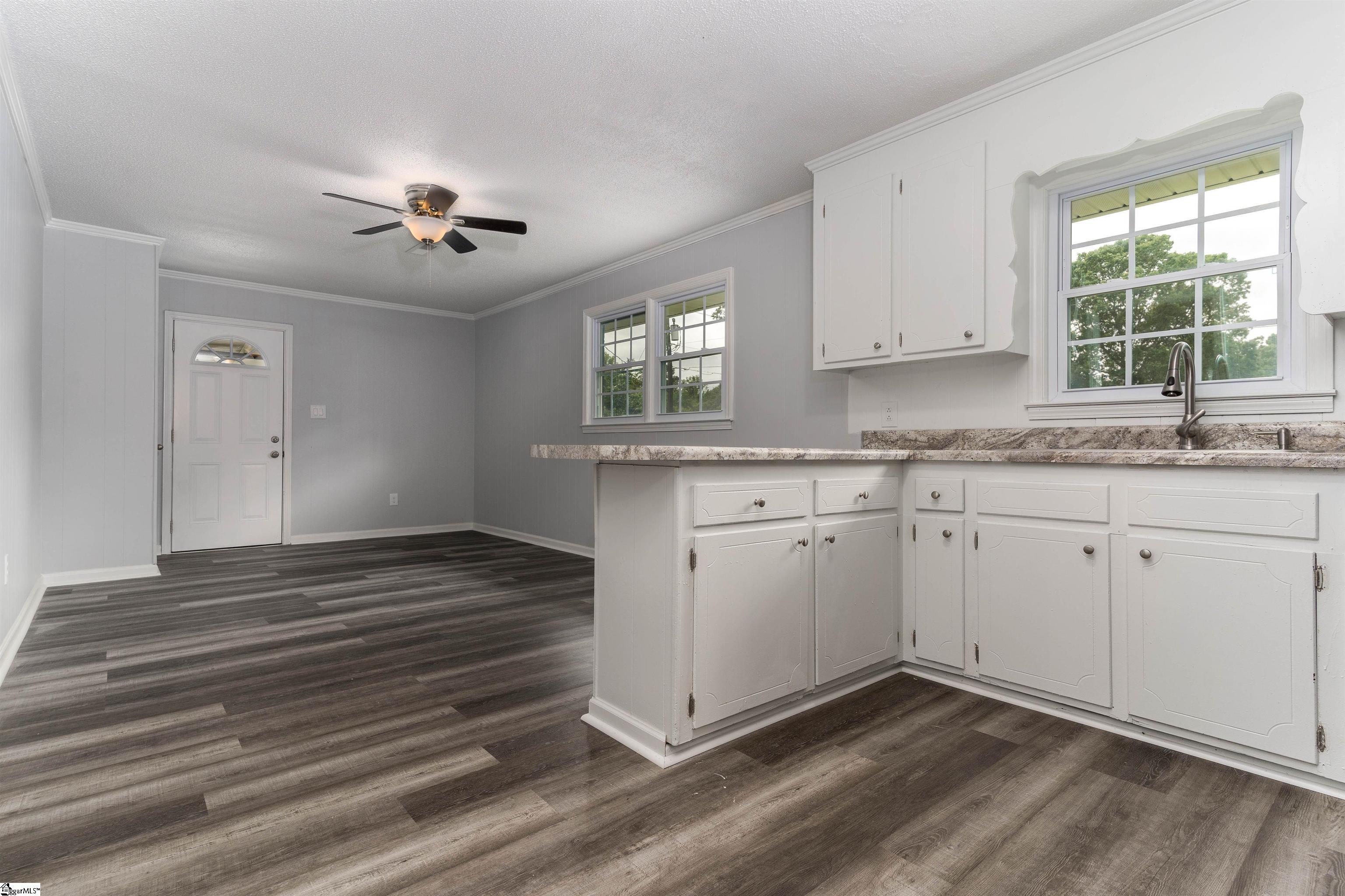 1095 Mountain Springs Road Anderson, SC 29621 - Photo 5 of 26