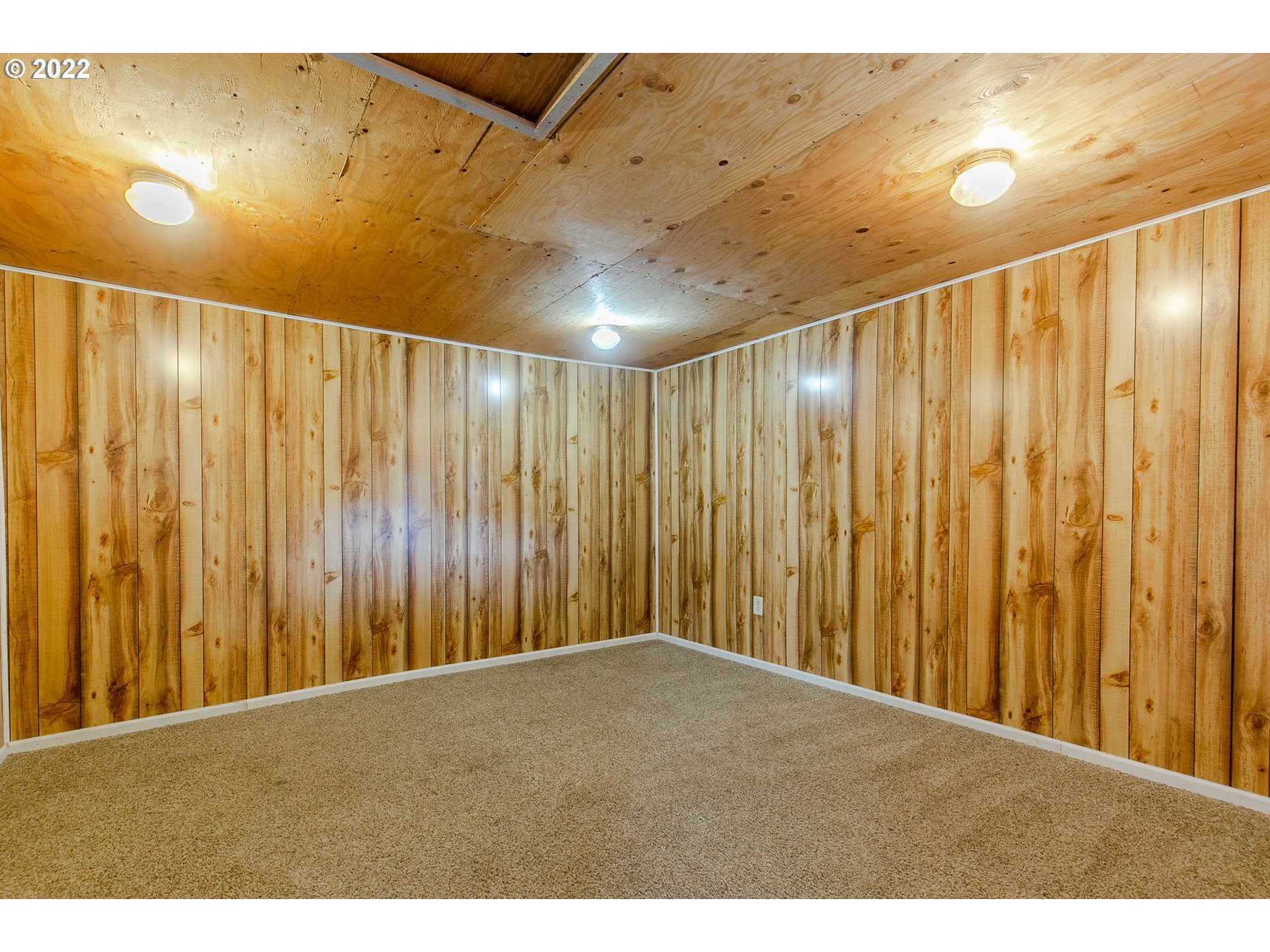 1158 D Street Springfield, OR 97477 - Photo 19 of 24 a view of an empty room