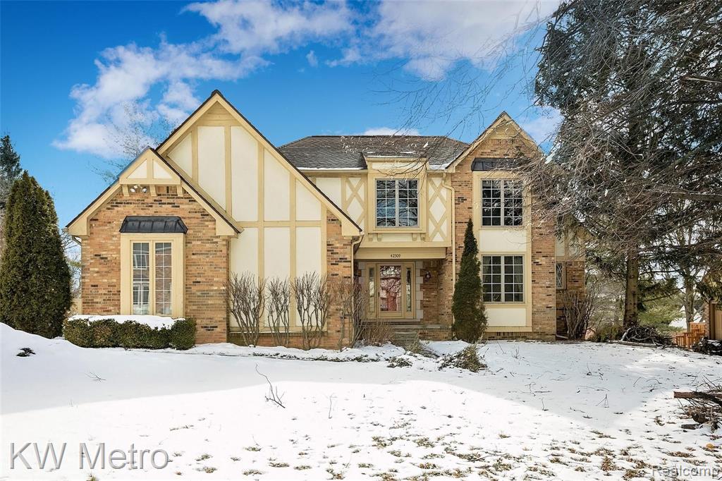 42309 Waterfall Road Northville, MI 48168 - Photo 1 of 58