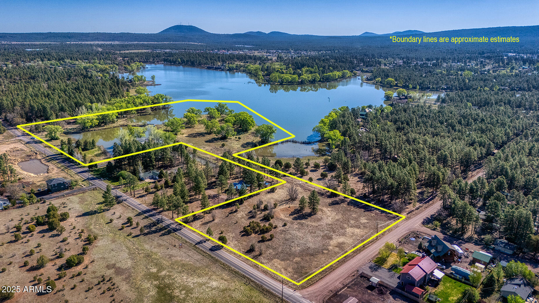 Pinetop-lakeside Larson Road Lakeside, AZ 85929 - Photo 2 of 45 a view of a backyard with a patio
