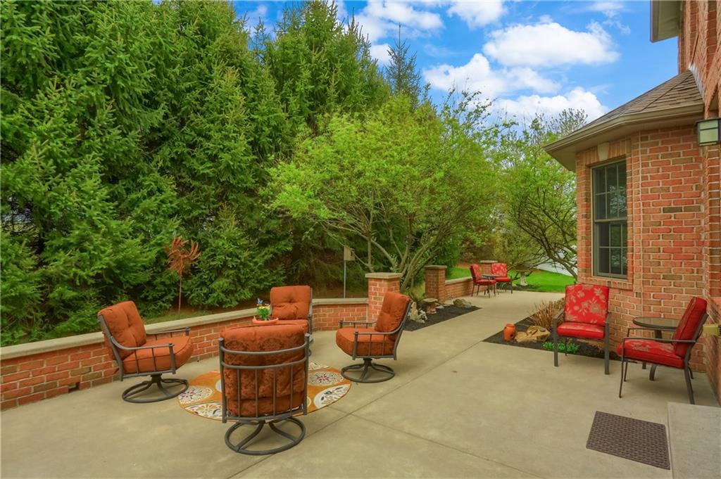 202 Keystone Crossing Clinton, PA 15026 - Photo 13 of 50