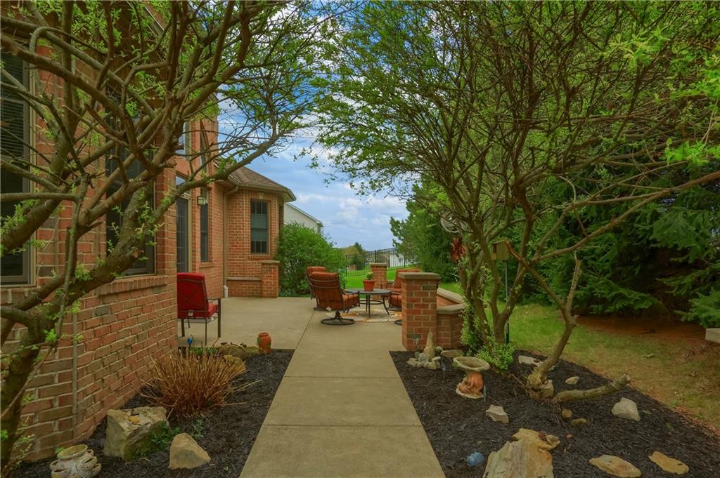 202 Keystone Crossing Clinton, PA 15026 - Photo 18 of 50