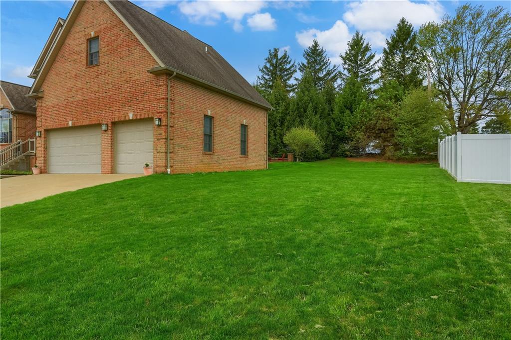 202 Keystone Crossing Clinton, PA 15026 - Photo 3 of 50