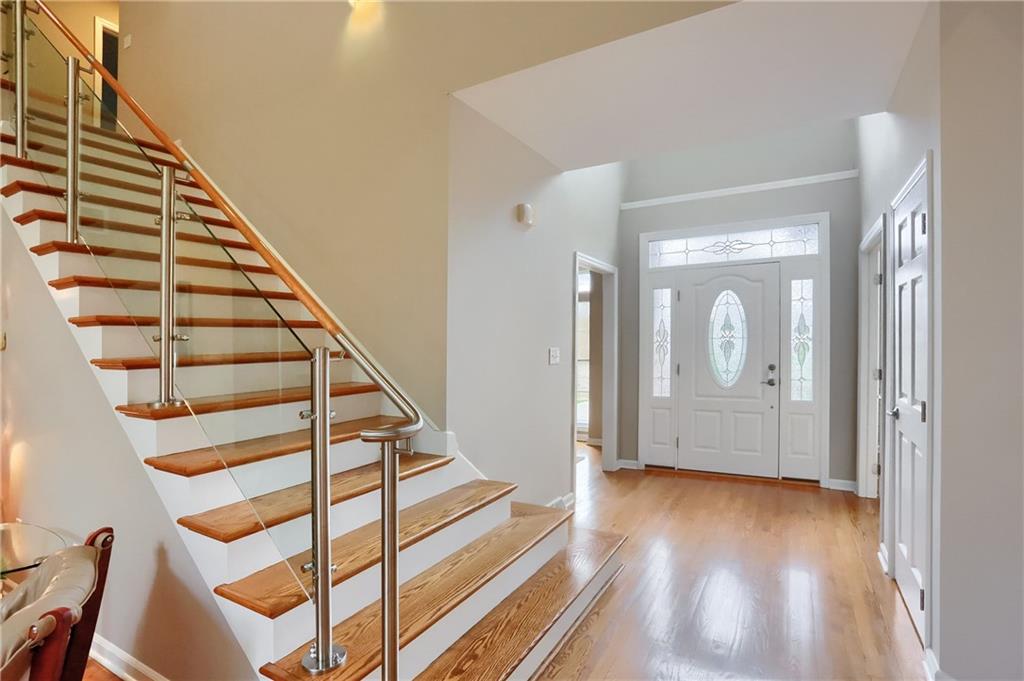 202 Keystone Crossing Clinton, PA 15026 - Photo 5 of 50