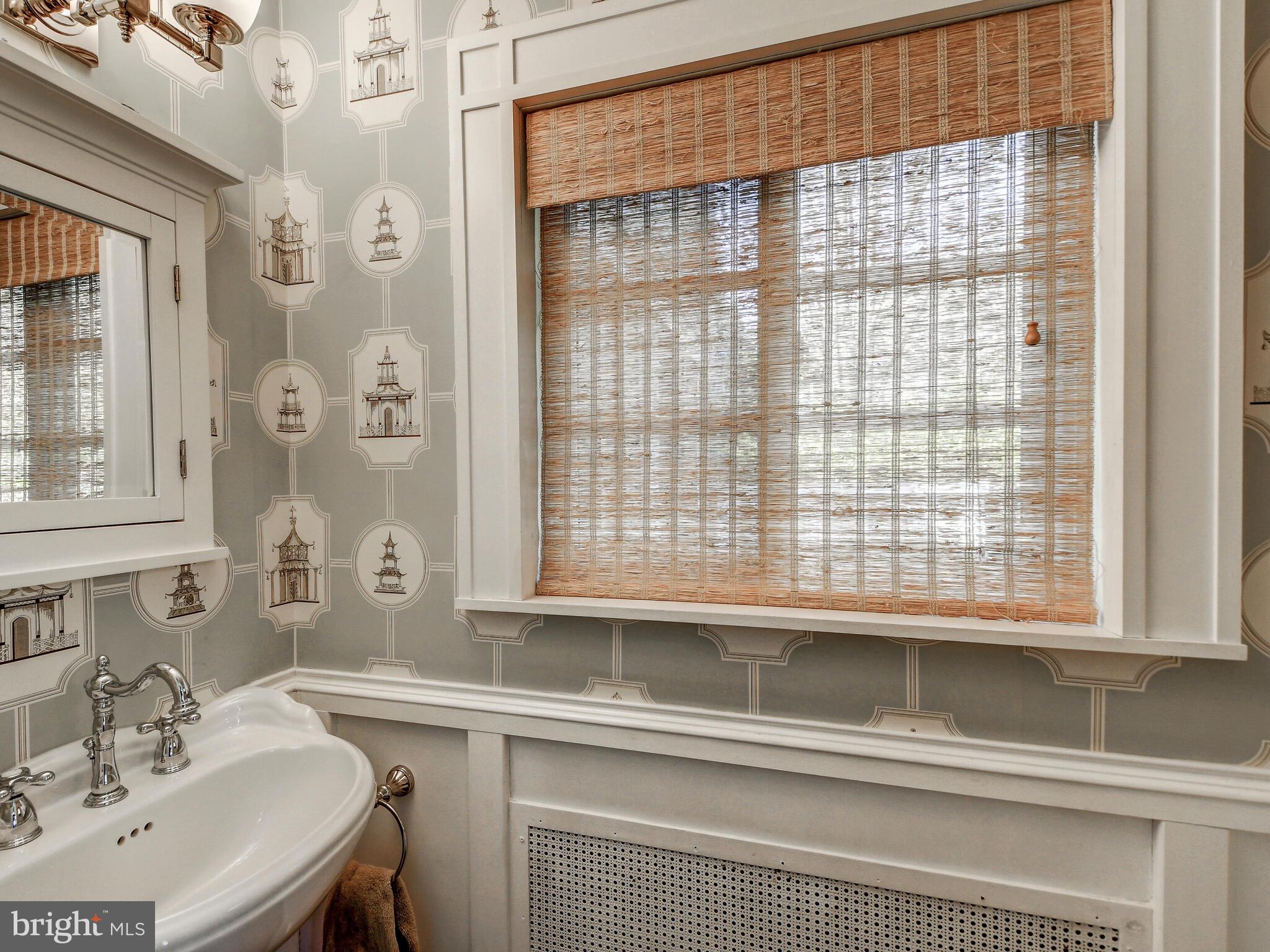 405 Edgevale Road Baltimore, MD 21210 - Photo 13 of 26 First floor powder room
