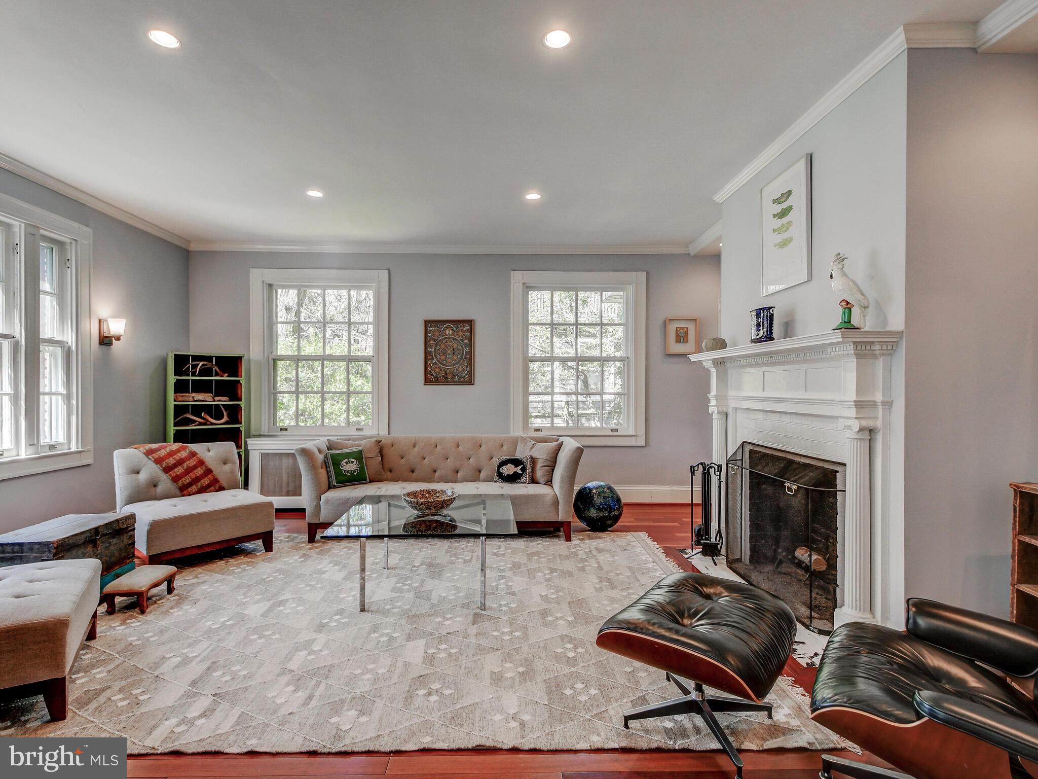 405 Edgevale Road Baltimore, MD 21210 - Photo 5 of 26 Sun soaked living room