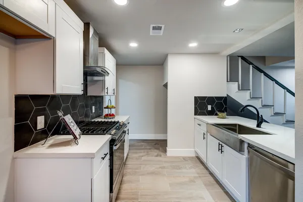 $1,880 | 5001 Cottonwood Circle, Unit A, Austin, TX 78723