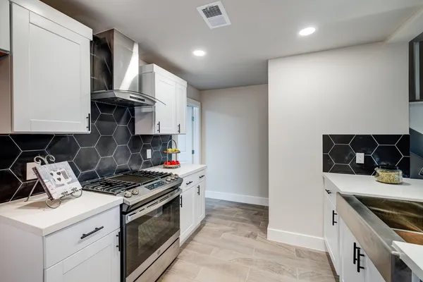 $1,880 | 5001 Cottonwood Circle, Unit A, Austin, TX 78723