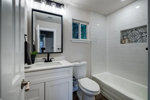 $1,880 | 5001 Cottonwood Circle, Unit A, Austin, TX 78723