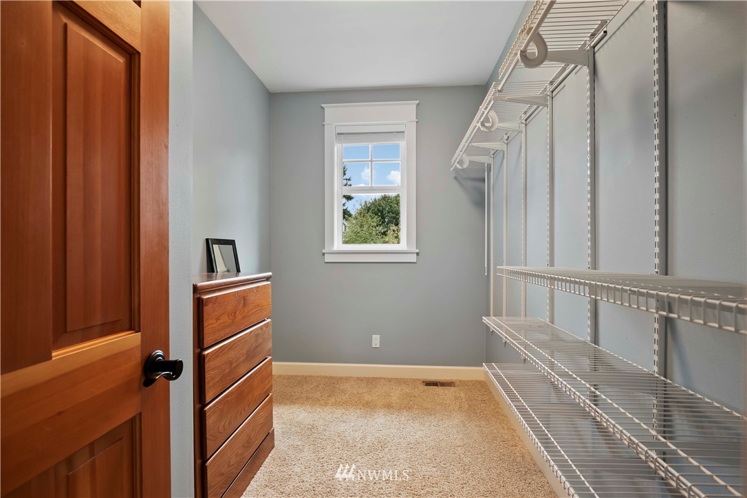 505 208th Street Southeast Bothell, WA 98012 - Photo 22 of 40 a view of walk in closet