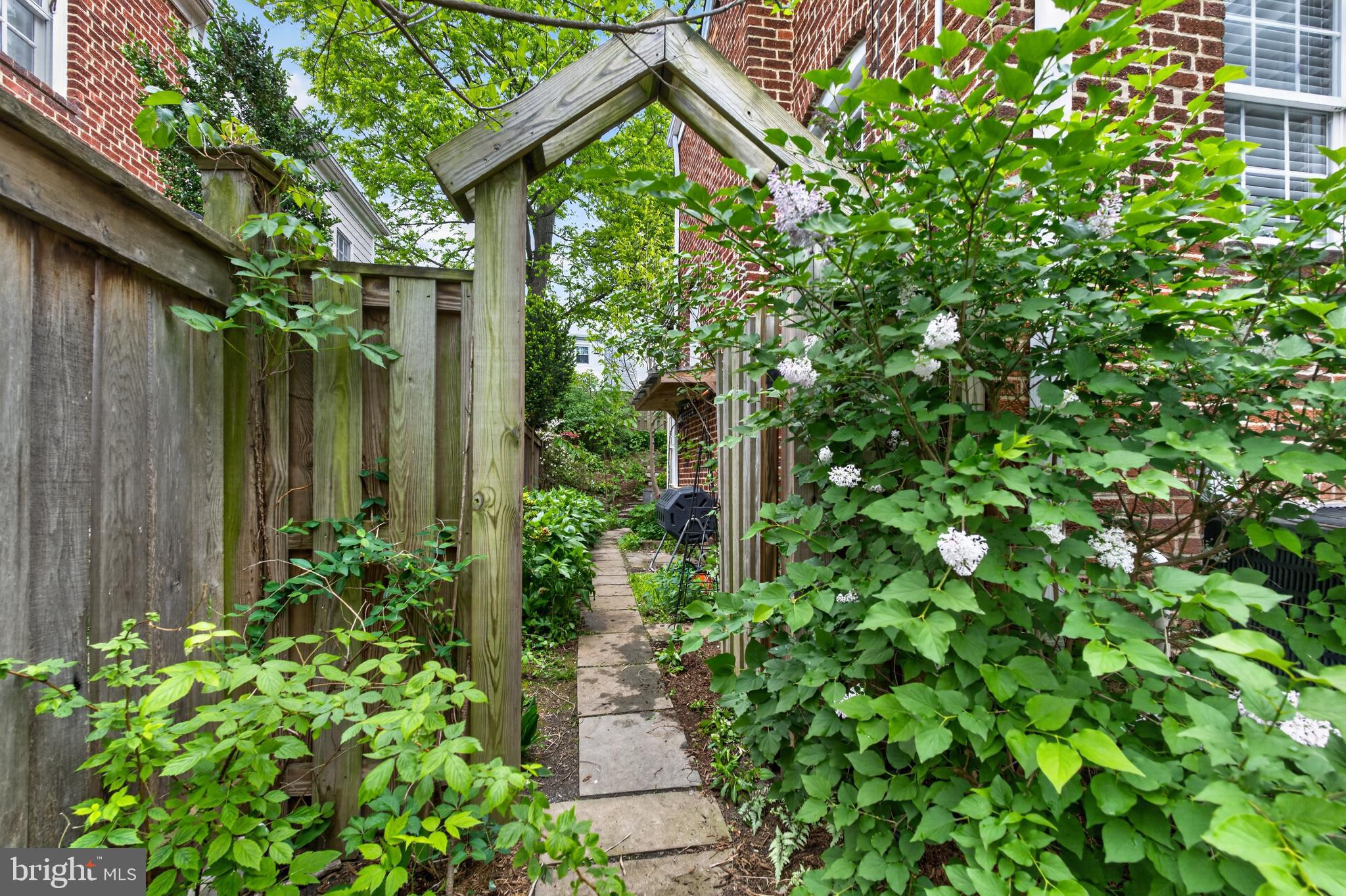 5112 26th Road North Arlington, VA 22207 - Photo 3 of 35