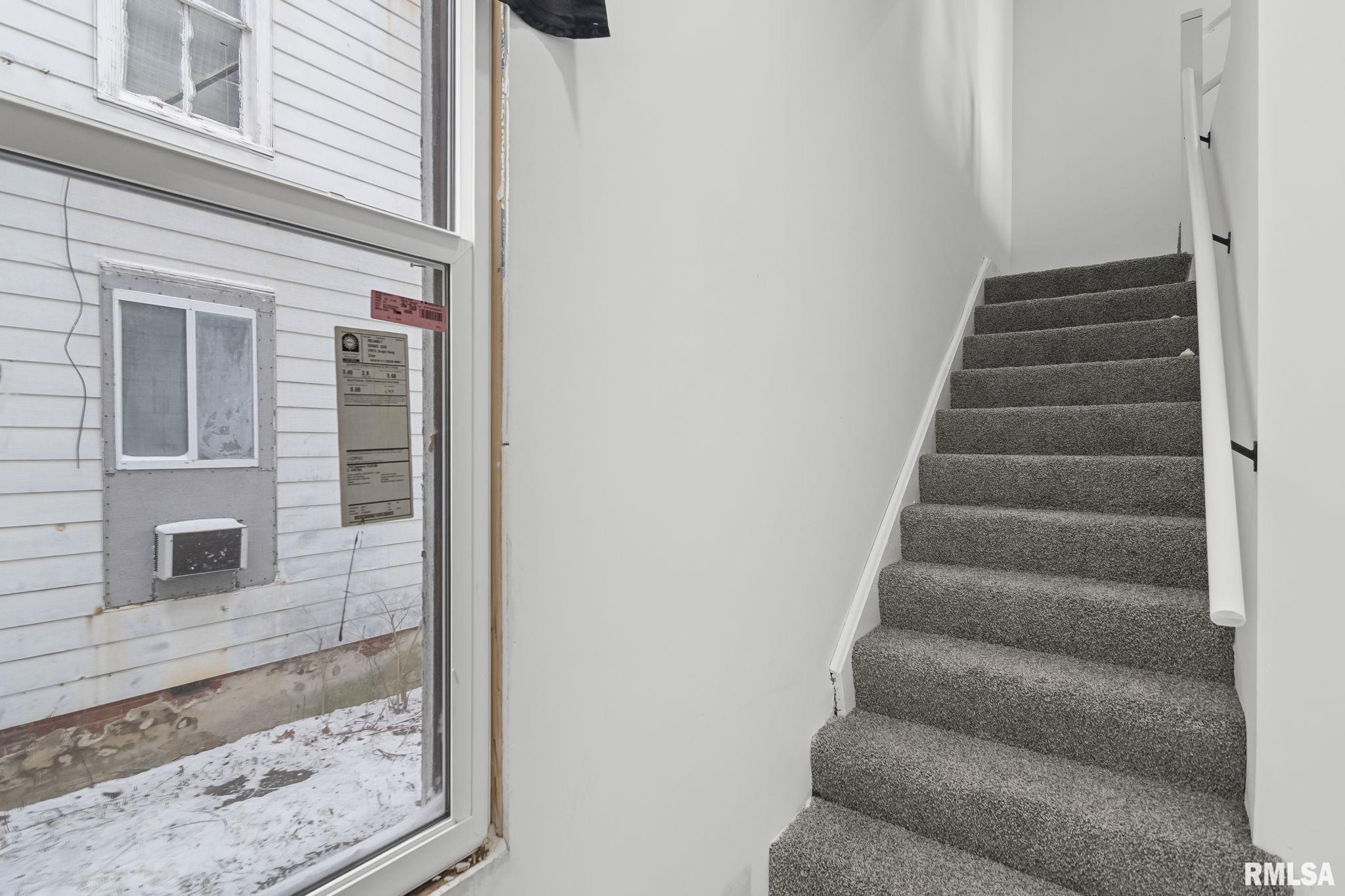 910 South 2nd Street Springfield, IL 62704 - Photo 2 of 20
