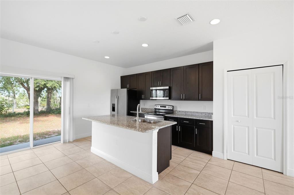 14228 Southwest 48th Court Road Ocala, FL 34473 - Photo 12 of 31 Gallery Image 12