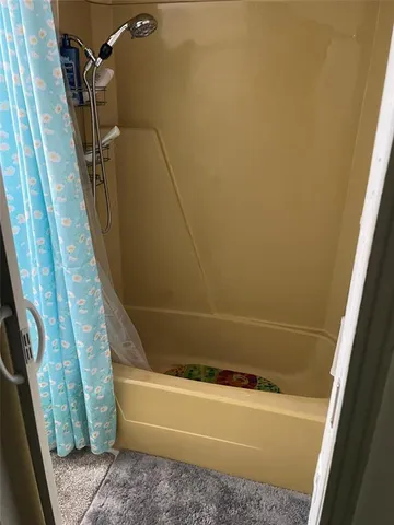 $2,700 | 5724 Lagoon Drive, Fort Lauderdale, FL 33312