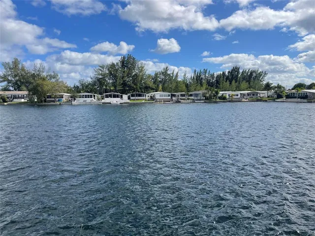 $2,700 | 5724 Lagoon Drive, Fort Lauderdale, FL 33312