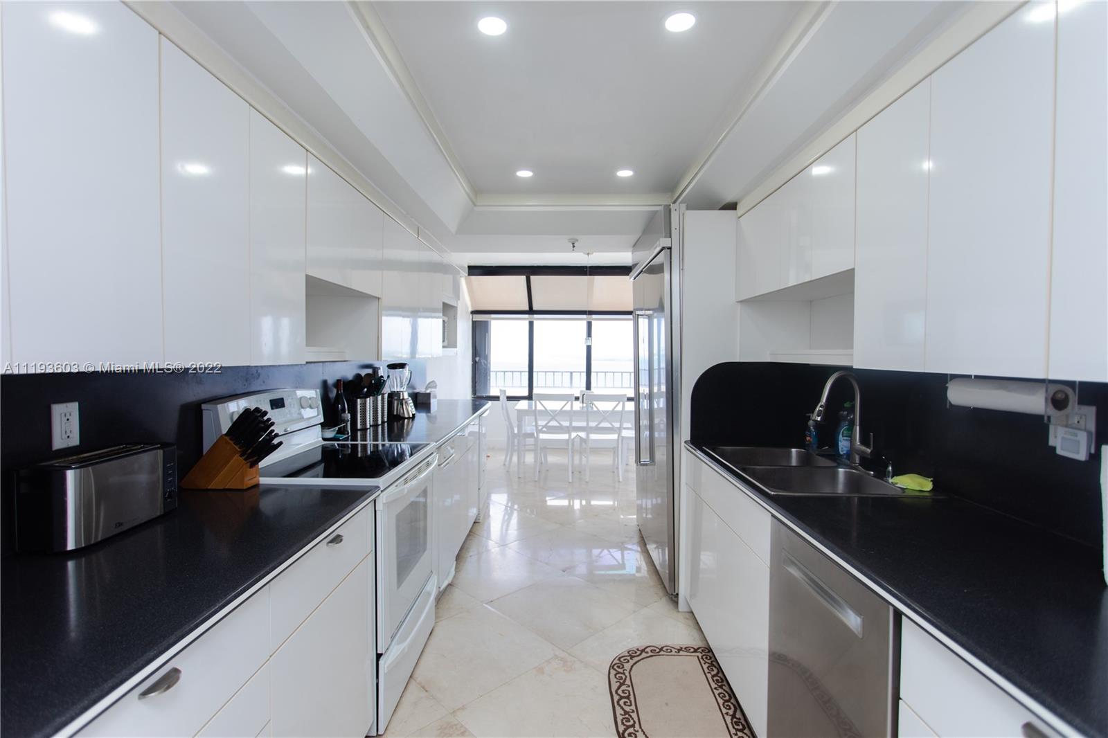 520 Brickell Key Drive, Unit PH03 Miami, FL 33131 - Photo 14 of 75