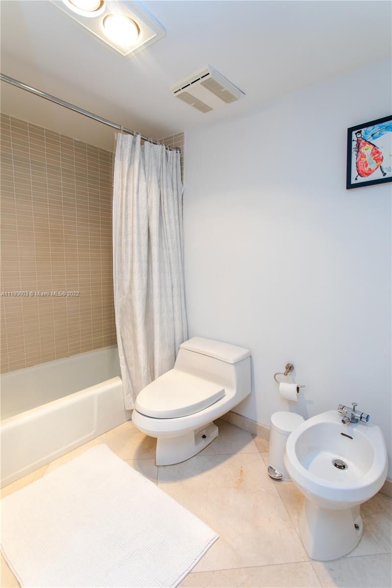 520 Brickell Key Drive, Unit PH03 Miami, FL 33131 - Photo 28 of 75 a bathroom with a toilet a sink and bathtub