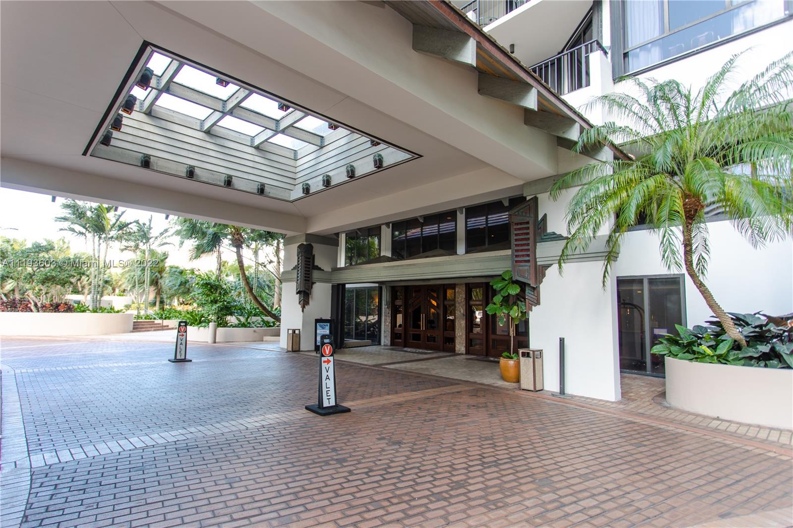 520 Brickell Key Drive, Unit PH03 Miami, FL 33131 - Photo 65 of 75 a view of a porch with furniture and a garage
