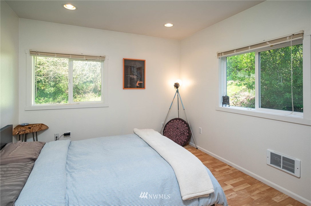 7110 Southwest Point Robinson Road Vashon, WA 98070 - Photo 12 of 30 Gallery Image 12