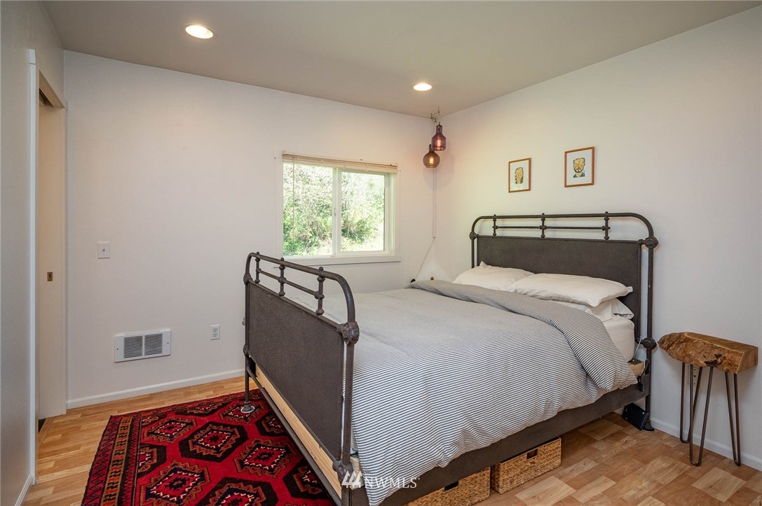 7110 Southwest Point Robinson Road Vashon, WA 98070 - Photo 14 of 30 Gallery Image 14