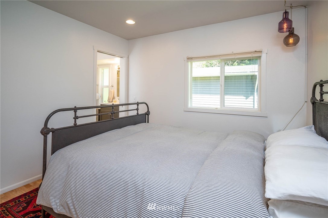 7110 Southwest Point Robinson Road Vashon, WA 98070 - Photo 15 of 30 Gallery Image 15