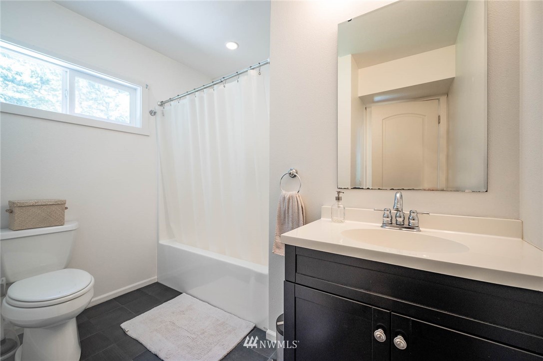 7110 Southwest Point Robinson Road Vashon, WA 98070 - Photo 17 of 30 Gallery Image 17