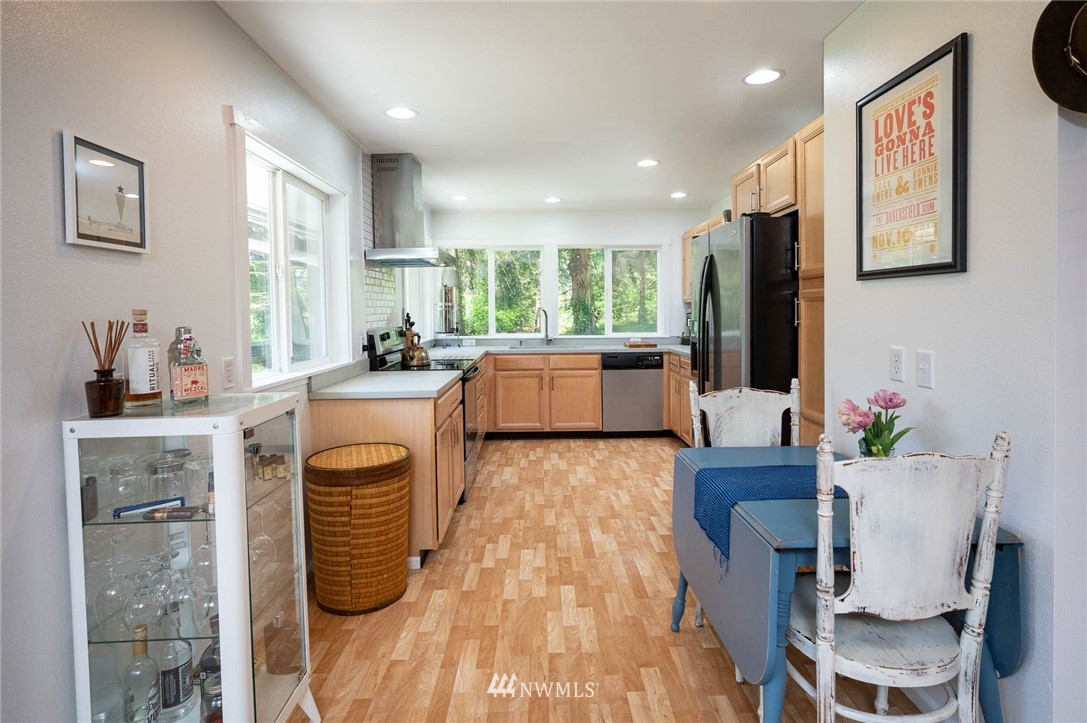 7110 Southwest Point Robinson Road Vashon, WA 98070 - Photo 8 of 30 Gallery Image 8