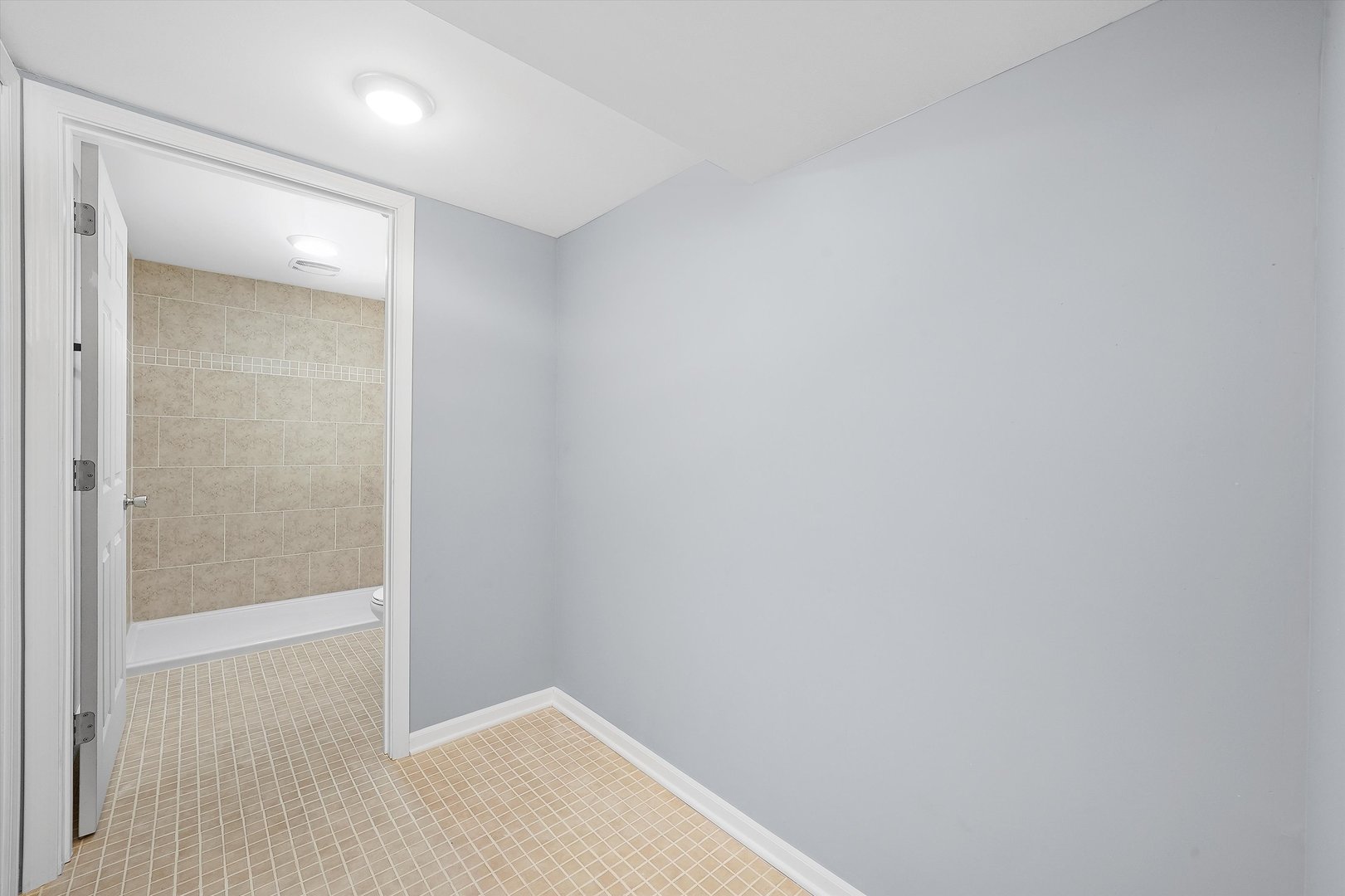 224 South State Street Lockport, IL 60441 - Photo 13 of 28 a view of small space