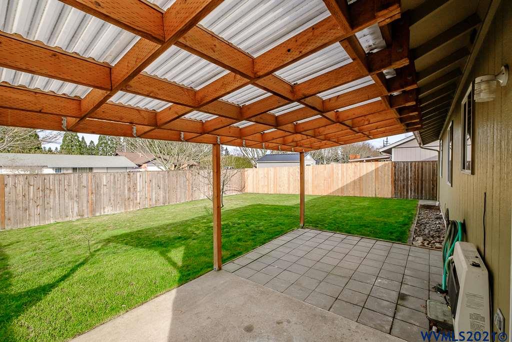 1021 B Loop Lebanon, OR 97355 - Photo 32 of 36