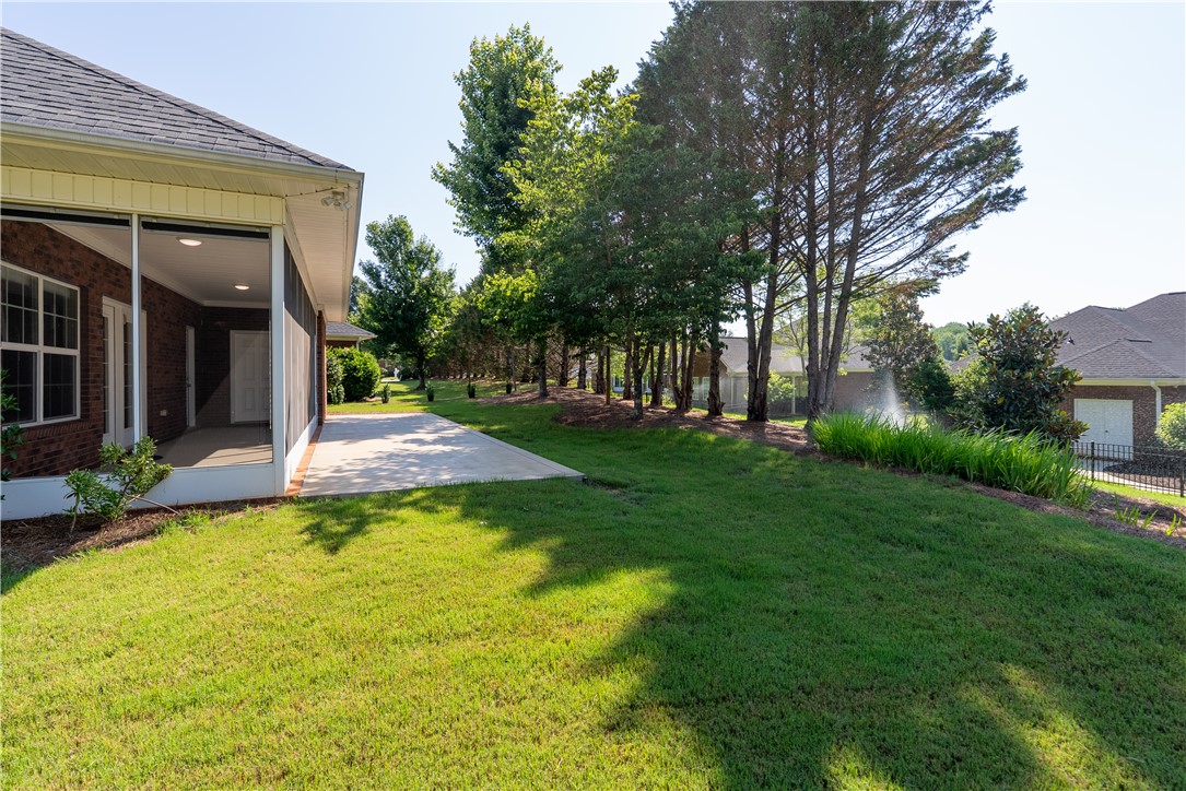 703 Nottingham Court Seneca, SC 29672 - Photo 20 of 39