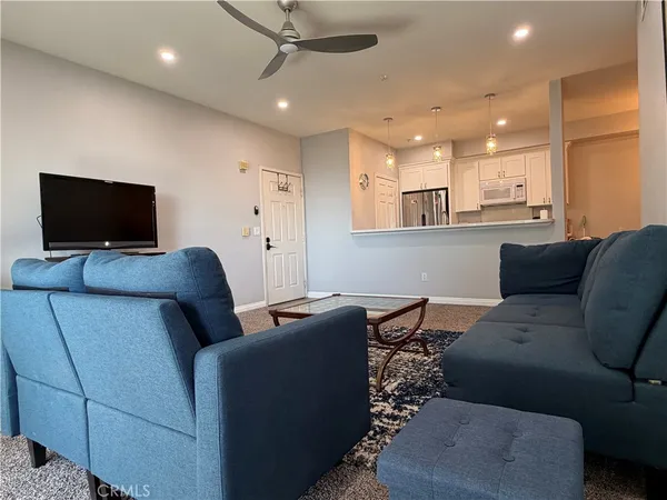$2,350 | 375 Central, Unit 186, Riverside, CA 92507
