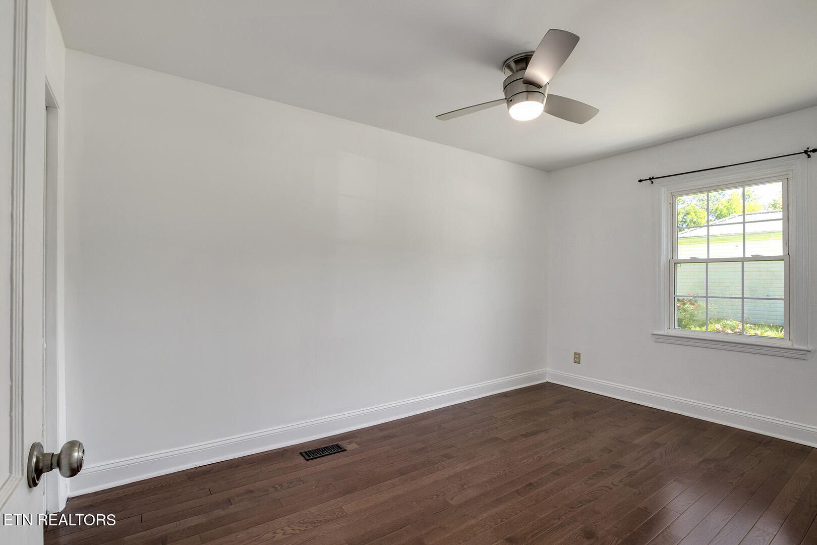 1113 Mayflower Road Kingston, TN 37763 - Photo 20 of 45 20_MayflowerRoad_1113_Bedroom2_01