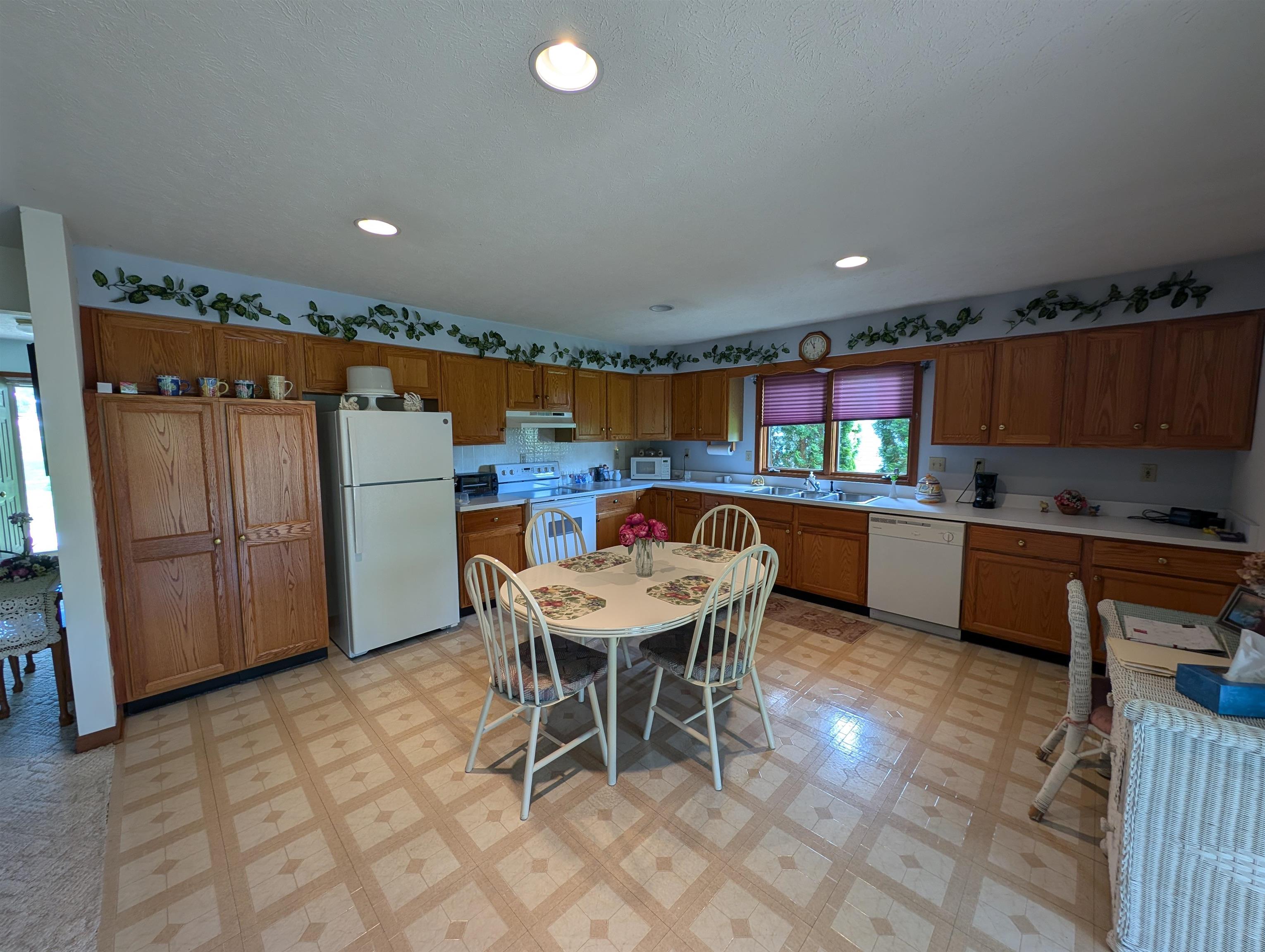 2106 Lake Summerset Road Lake Summerset, IL 61019 - Photo 7 of 31 Gallery Image 7