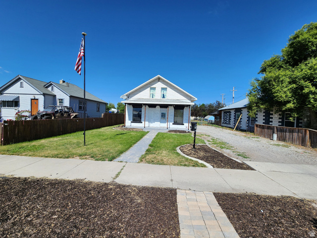 320 South State Street Preston, ID 83263 - Photo 2 of 20 Bungalow featuring driveway